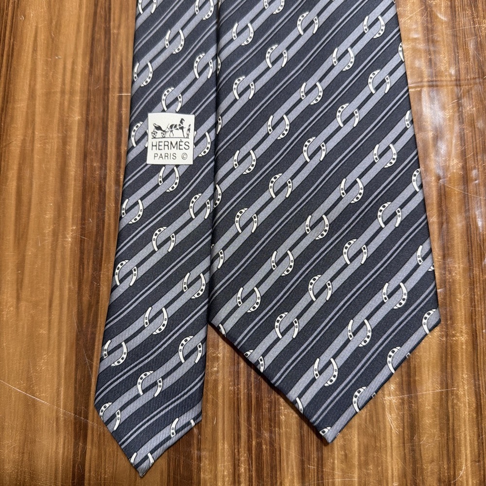 Hermes Paris 5276 SA Silk Designer Necktie Striped Horseshoe Gray Silver Tie 59"